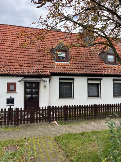 Reihenmittelhaus zum Kauf 100.000 € 4 Zimmer 128 m² 575 m² Grundstück Thalheim Bitterfeld-Wolfen 06766