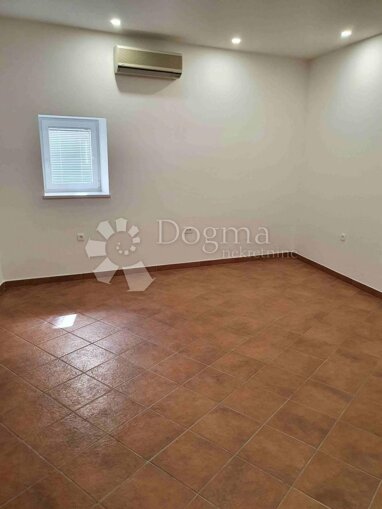 Büro-/Praxisfläche zur Miete 1.100 € 1 Zimmer Rijeka 51000