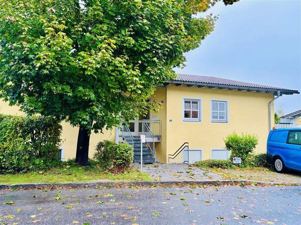 Geräumige 2 - Zimmer Wohnung mit Galerie und Balkon