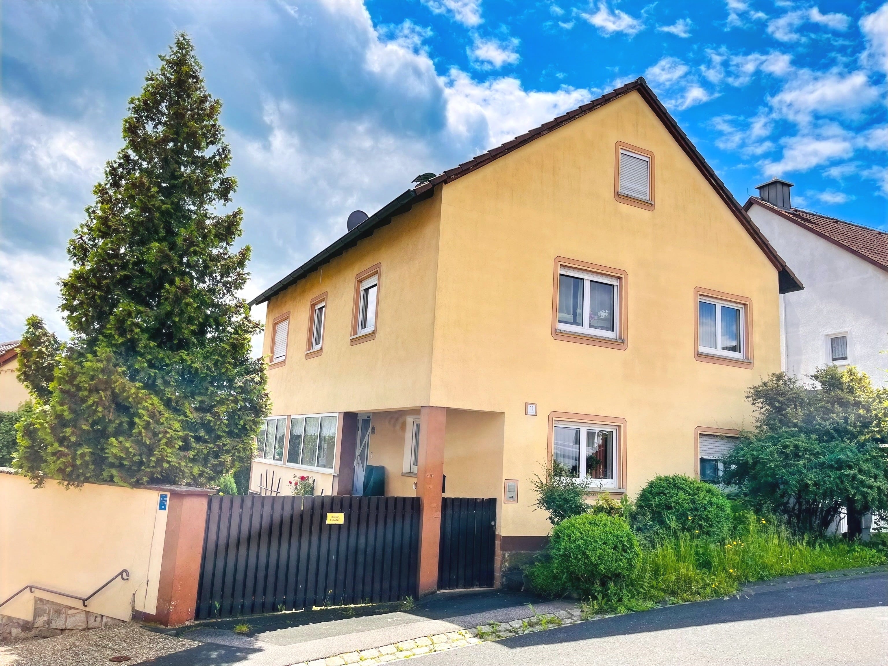 Einfamilienhaus zum Kauf 260.000 € 6 Zimmer 210 m²<br/>Wohnfläche 367 m²<br/>Grundstück Sulzfeld Sulzfeld 97633