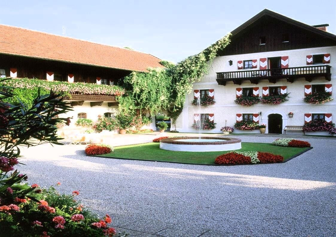 Hotel zum Kauf 4.900.001 € 22 Zimmer 23.000 m²<br/>Grundstück Mattighofen 5230