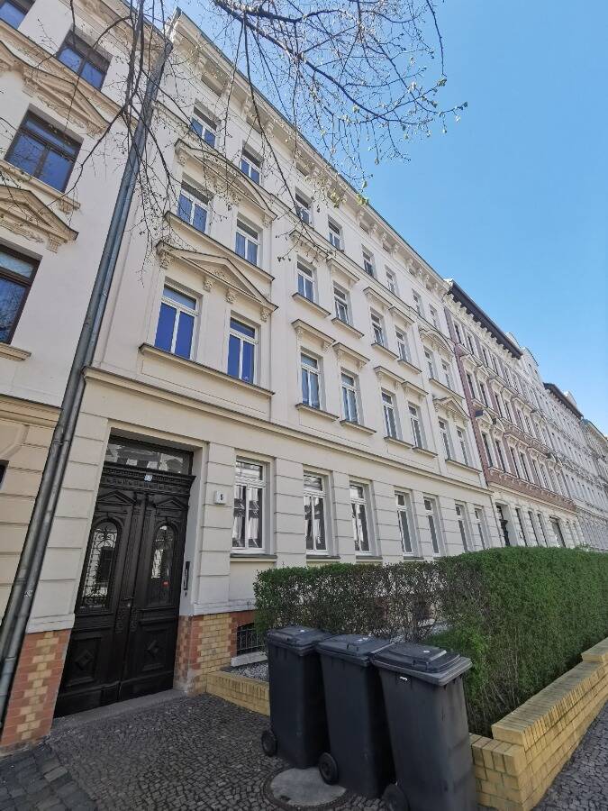 / Dachgeschoss Wohnung in Gohlis-Süd mit EBK / solide vermietet