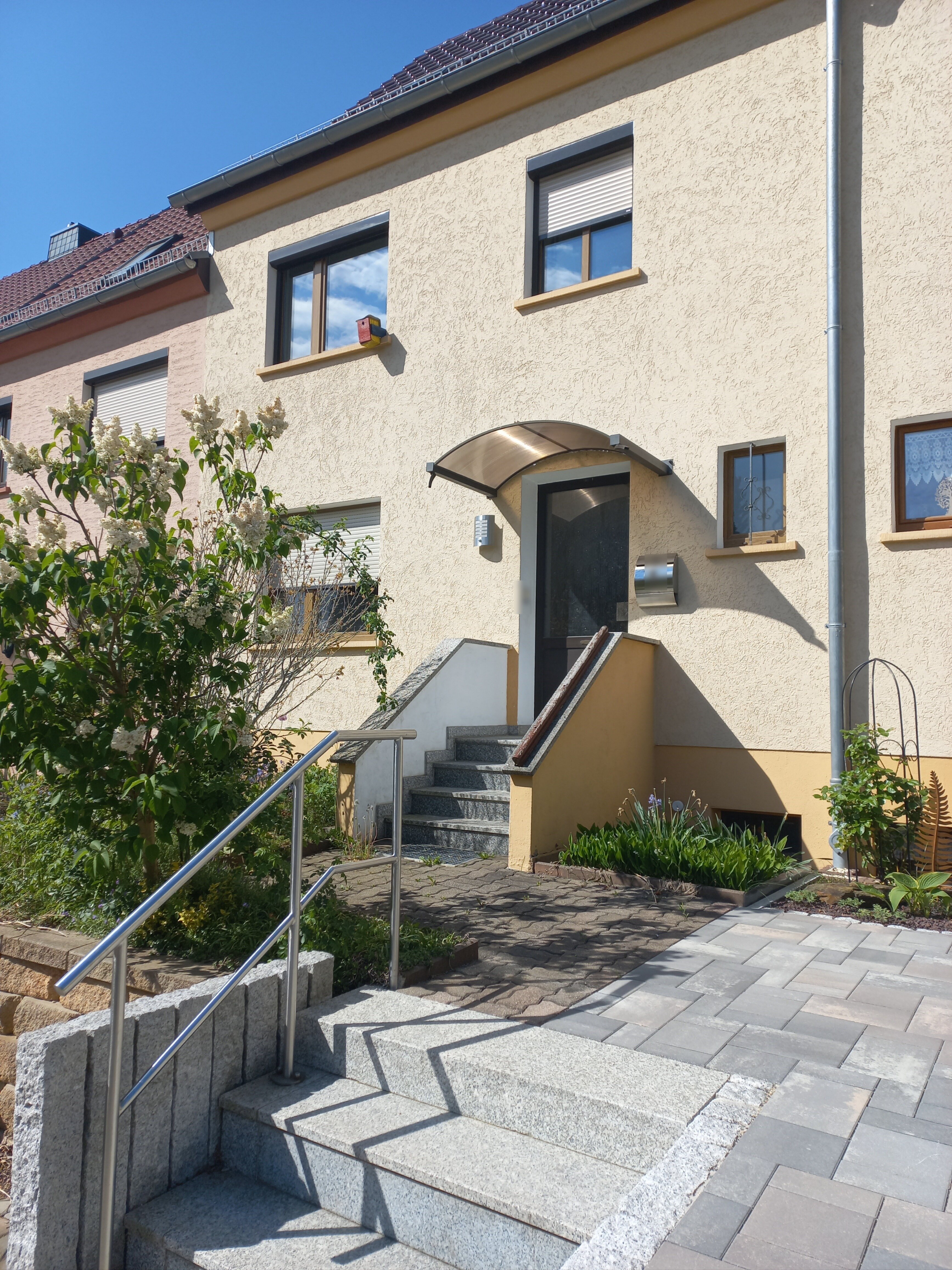 Reihenmittelhaus zum Kauf 150.000 € 5 Zimmer 85 m²<br/>Wohnfläche 163 m²<br/>Grundstück Bad Klosterlausnitz 07639