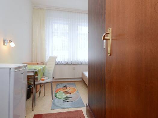 WG-Zimmer zur Miete Wohnen auf Zeit 350 € 15 m² 1. Geschoss frei ab sofort Schlangenbad 65388