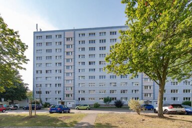 Wohnung zur Miete 329 € 2 Zimmer 49,1 m² 10. Geschoss frei ab sofort Bertolt-Brecht-Straße 10c Schilfbreite Magdeburg, 10. Etage links Mitte 39120