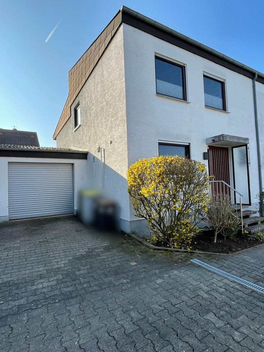 Doppelhaushälfte zum Kauf 485.000 € 5 Zimmer 126,3 m²<br/>Wohnfläche 256 m²<br/>Grundstück Heldenbergen Nidderau 61130