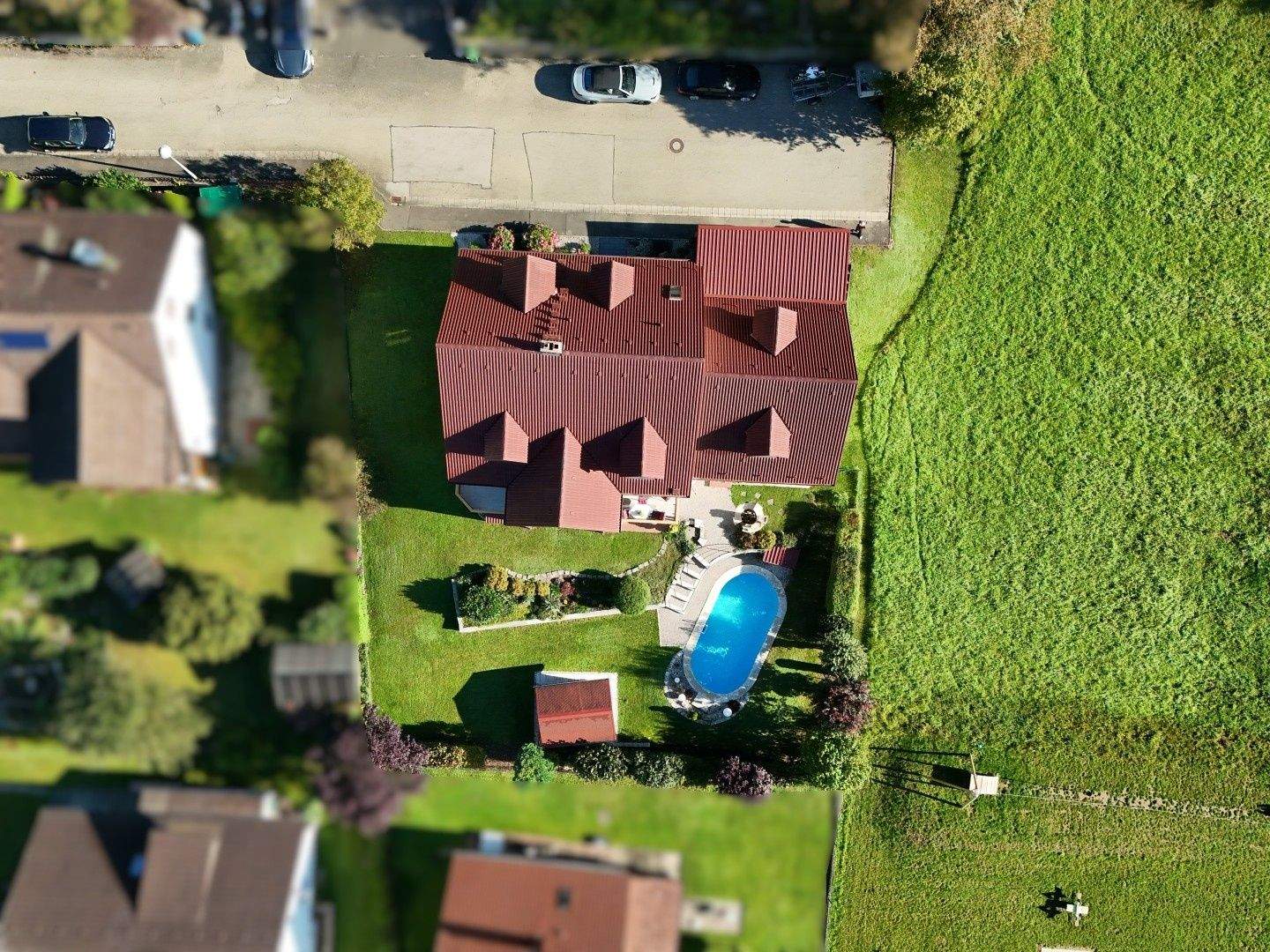 Immobilie in Pappenheim - Wohlfühlen auf allen Ebenen: großzügiges Haus mit Pool, Sauna, Einliegeroption und Gartenparadies - Bild 2