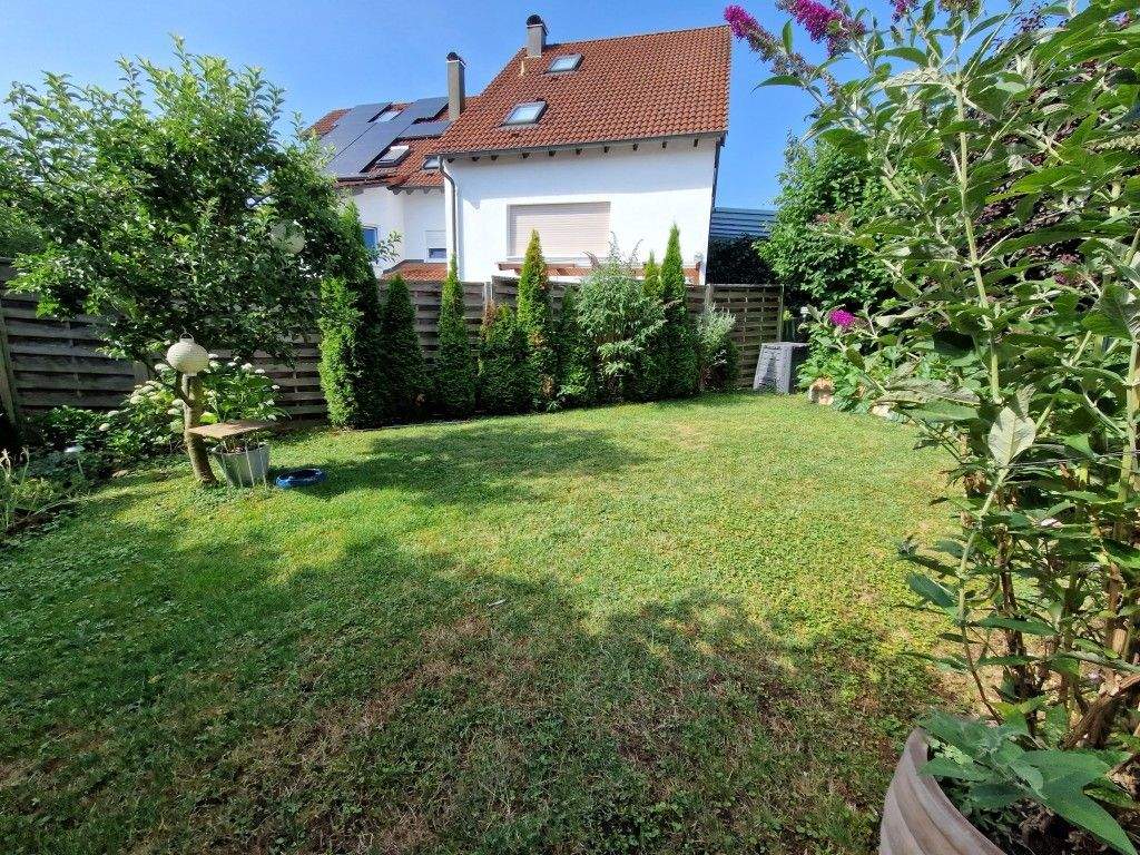 Beziehbare 3 Zimmer Erdgeschosswohnung mit Garten