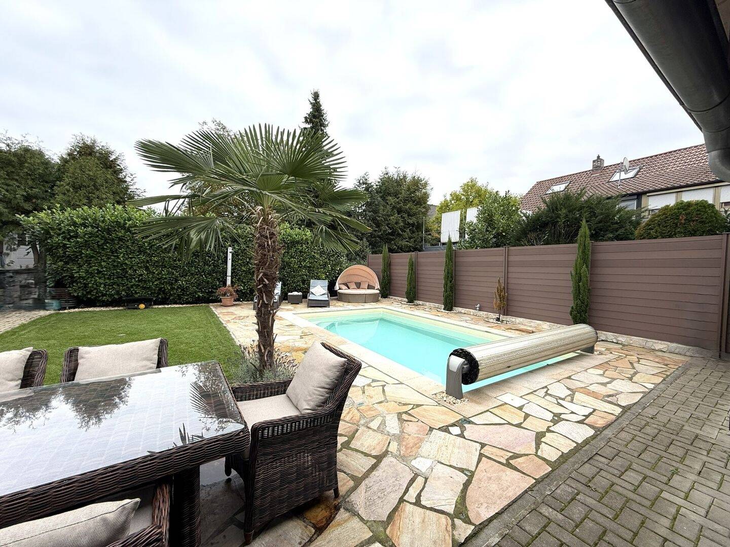 Sommer, Sonne, Eigenheim- Haus mit Pool und mediterranem Flair