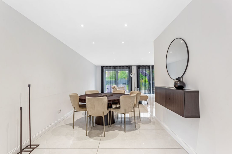 Immobilien Richter: Stilvolles Familienglück in moderner Doppelhaushälfte von Grevenbroich