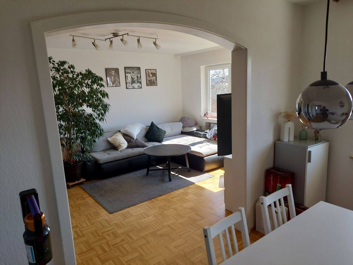 Sonnige großzügige Wohnung mit Balkon - sofort frei!