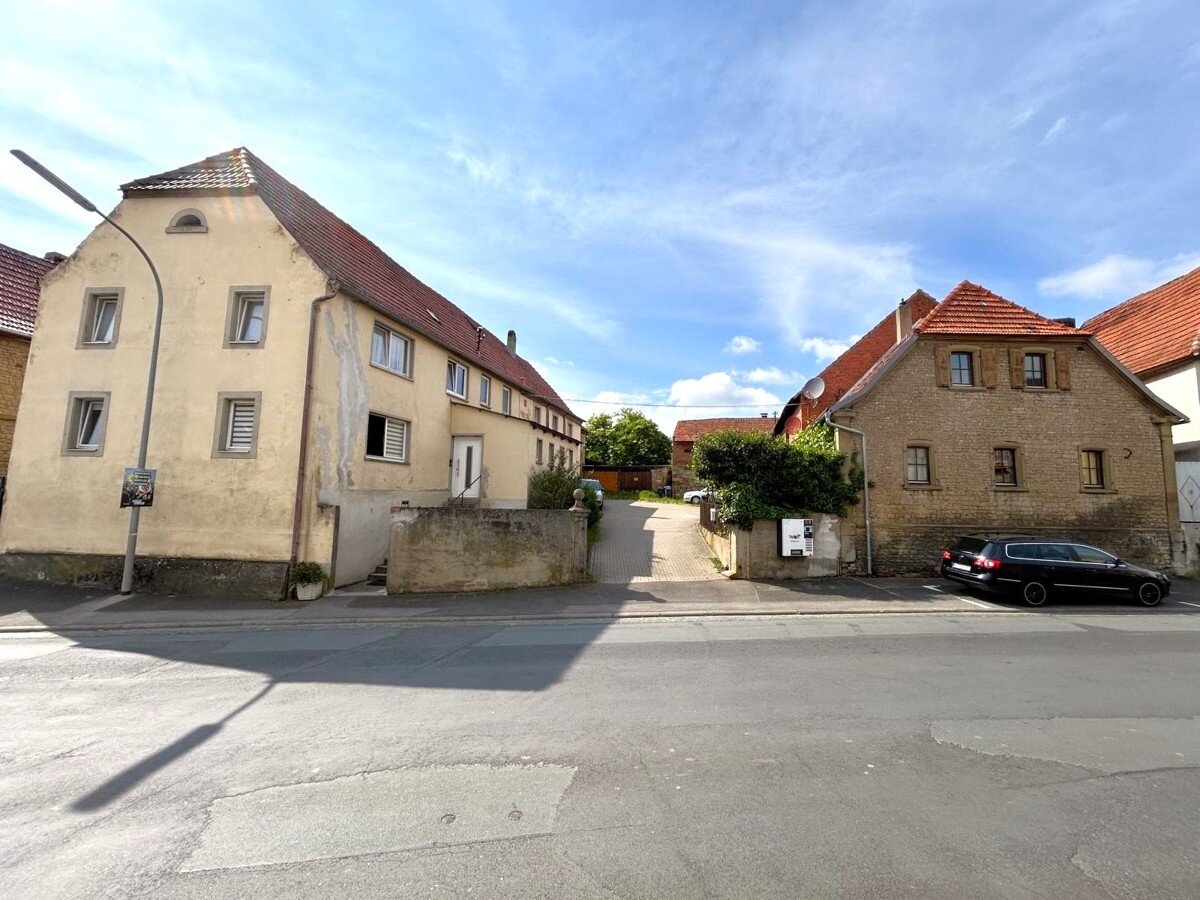 Mehrfamilienhaus zum Kauf 240.000 € 375 m²<br/>Wohnfläche 996 m²<br/>Grundstück Stadelschwarzach Prichsenstadt 97357