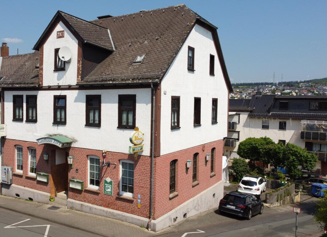 Mehrfamilienhaus zum Kauf 379.000 € 12 Zimmer 210 m²<br/>Wohnfläche 284 m²<br/>Grundstück Altenbergstraße 5 Aßlar Aßlar 35614