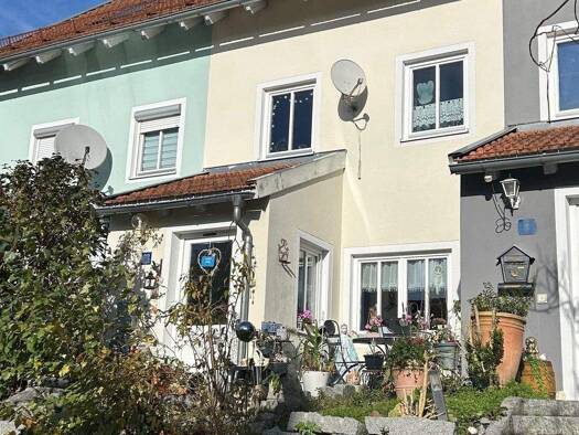 Reihenmittelhaus zum Kauf 249.000 € 8 Zimmer 100 m² 130 m² Grundstück Schwarzach Hengersberg 94491