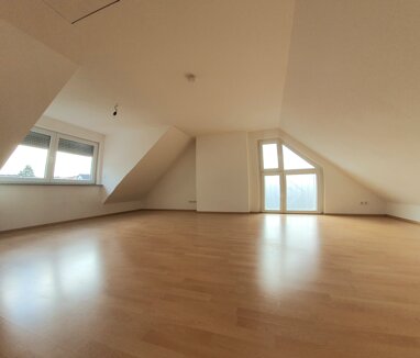 Wohnung zur Miete 950 € 3 Zimmer 90 m² 2. Geschoss Lindenstraße 5 Friedberg Friedberg 61169