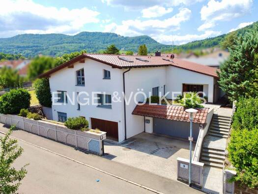 Villa zum Kauf 795.000 € 7,5 Zimmer 388 m² 1.241 m² Grundstück Boll Hechingen 72379