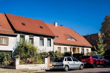 Mehrfamilienhaus zum Kauf Zwangsversteigerung 100.000 € 6 Zimmer 150 m² 1.211 m² Grundstück Langenaltheim Langenaltheim 91799