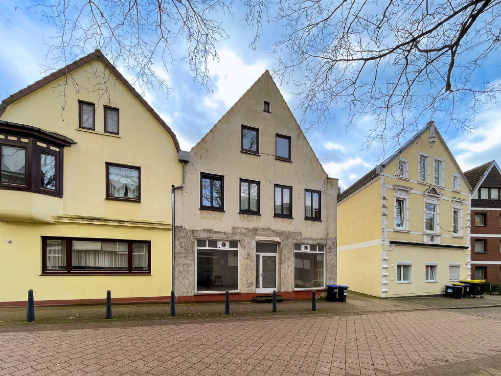 Wohn- und Geschäftshaus zum Kauf 295.000 € 379,5 m²<br/>Fläche 745 m²<br/>Grundstück Blumenthal Bremen 28779