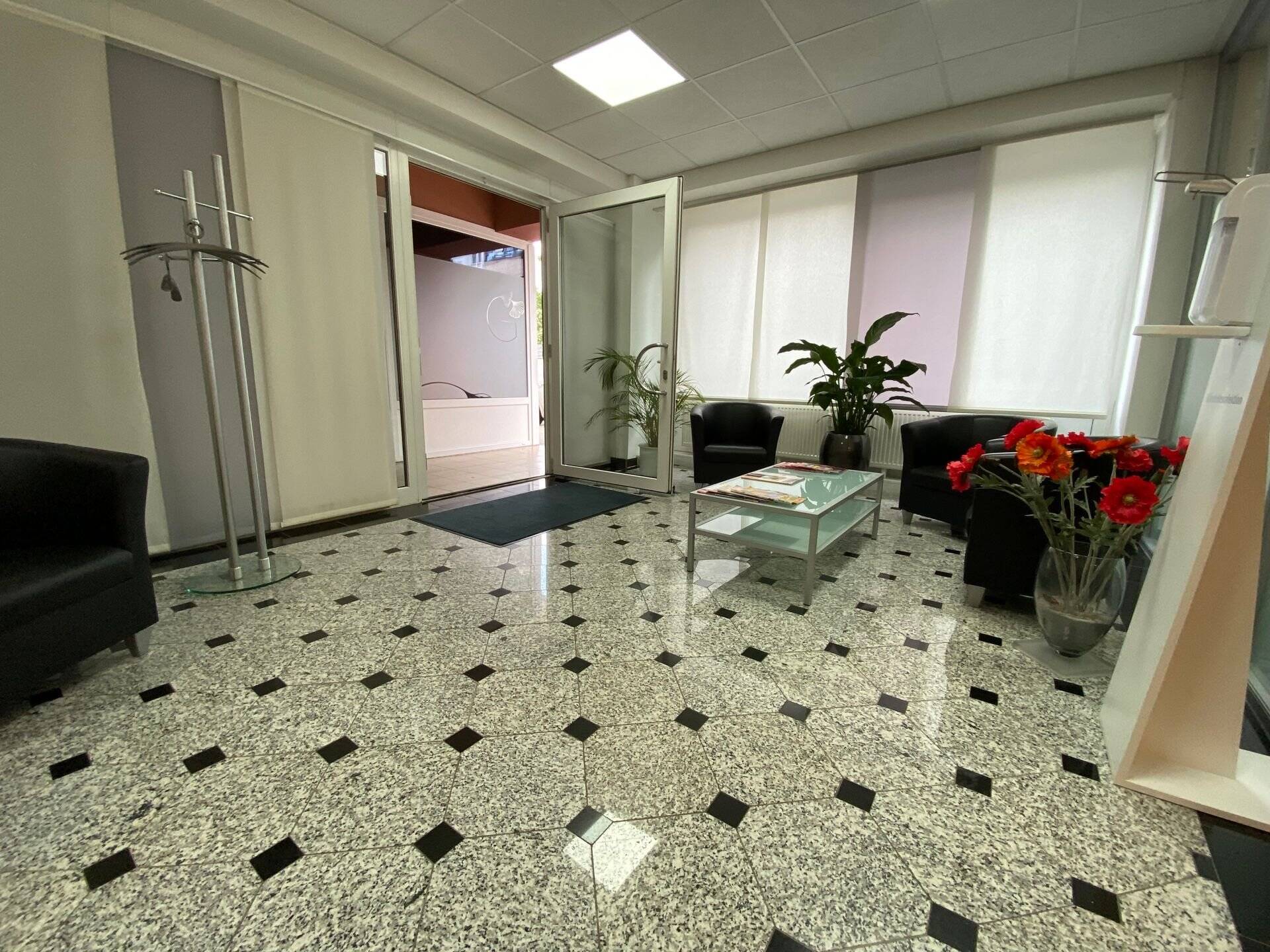 Umnutzung zur EG-Wohnung möglich! Büro- / Praxisfläche im Erdgeschoss in City-Lage in Karlsruhe