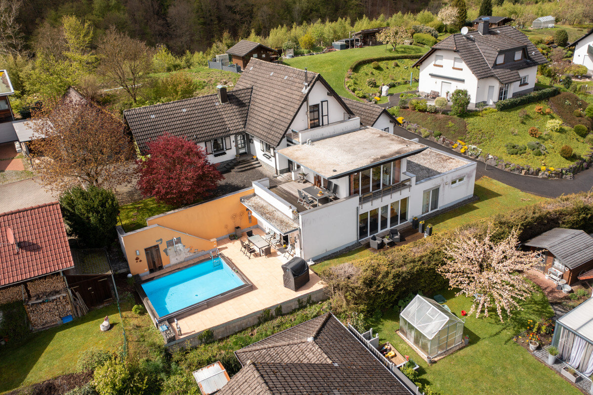 Einfamilienhaus zum Kauf 425.000 € 8 Zimmer 246 m²<br/>Wohnfläche 1.195 m²<br/>Grundstück Kleinhammer Werdohl 58791