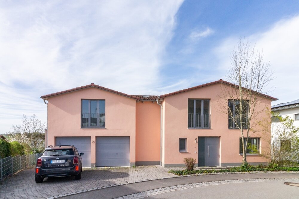 Einfamilienhaus zum Kauf 540.000 € 8 Zimmer 190 m²<br/>Wohnfläche 511 m²<br/>Grundstück Pfenningbach Neuburg am Inn 94127