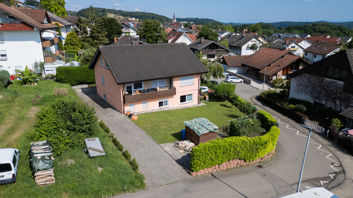 Mehrfamilienhaus zum Kauf 964.000 € 7 Zimmer 240 m²<br/>Wohnfläche 650 m²<br/>Grundstück Güttingen Radolfzell am Bodensee / Güttingen 78315