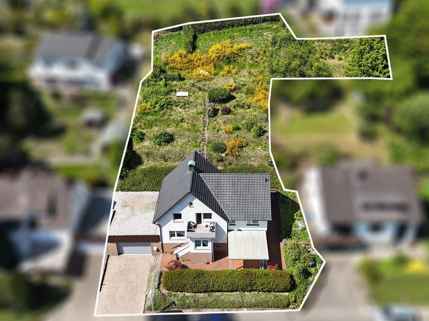 Großes Ein- bis Zweifamilienhaus auf traumhaftem Grundstück in Hiddenhausen