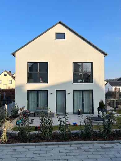 Haus zur Miete 2.050 € 5 Zimmer 148 m² 240 m² Grundstück Wachendorf Cadolzburg 90556