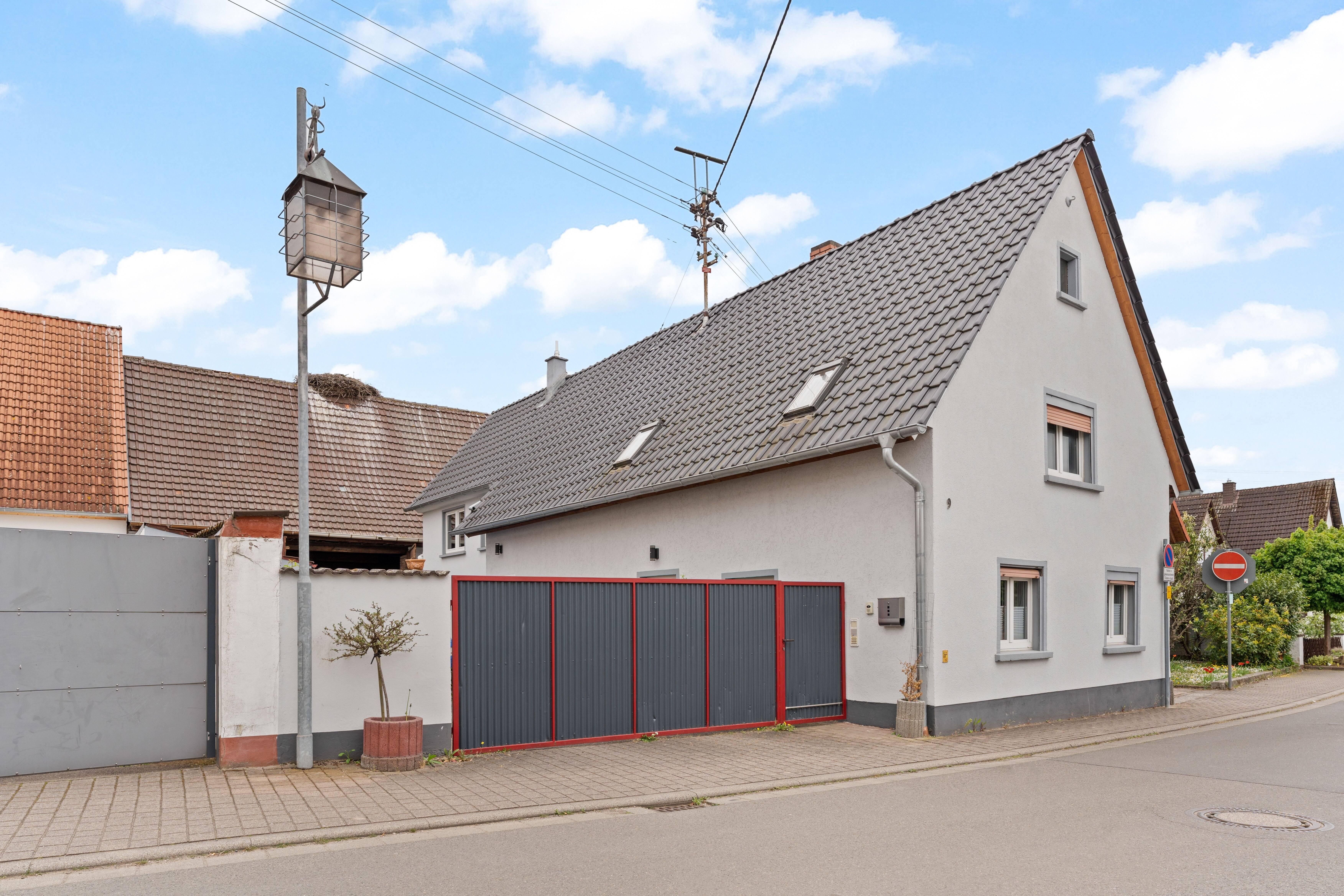 Familienhaus mit Scheune