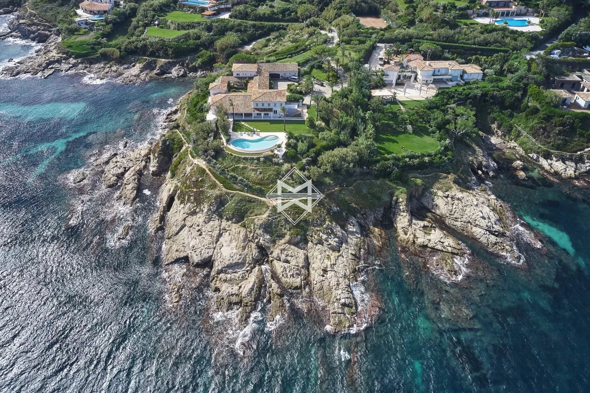 Villa zur Miete provisionsfrei 400.000 € 600 m²<br/>Wohnfläche 9.000 m²<br/>Grundstück Zone Ouest Urbaine Saint-Tropez 83990