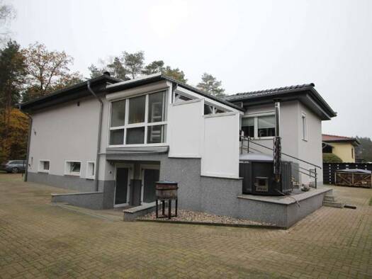 Einfamilienhaus zum Kauf 450.000 € 5 Zimmer 205 m² 977 m² Grundstück Hohes Feld Neustadt-Glewe (Hohes Feld) 19306