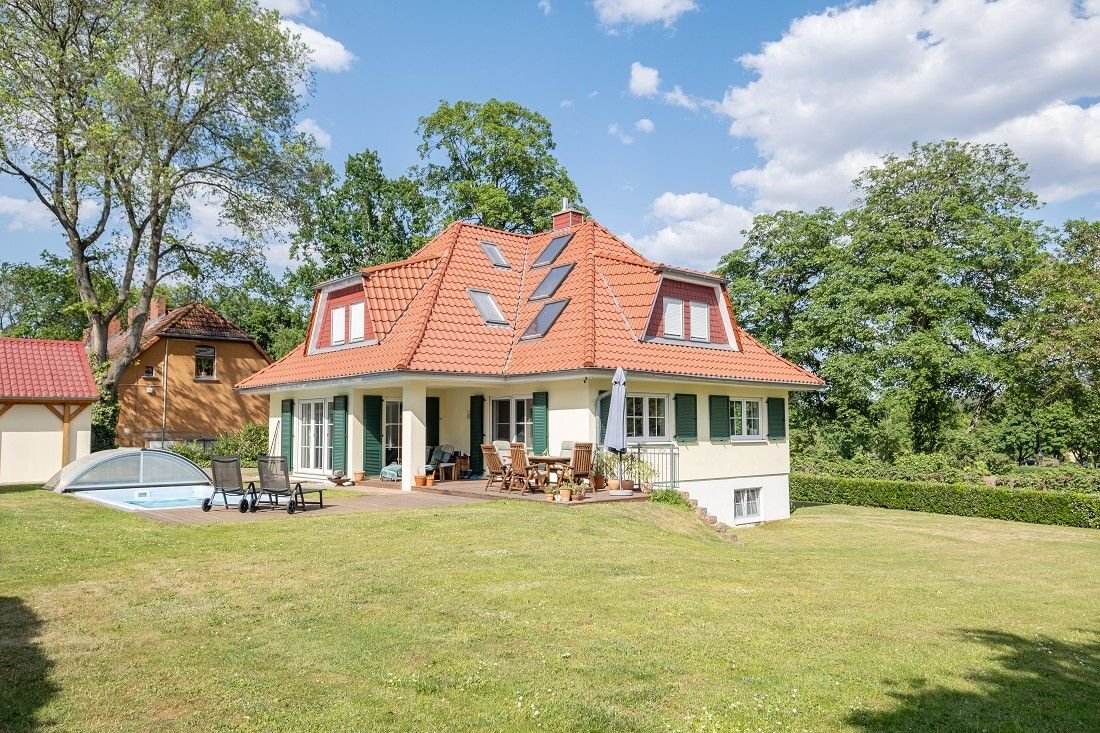 Einfamilienhaus zum Kauf 1.690.000 € 5 Zimmer 150 m²<br/>Wohnfläche 1.760 m²<br/>Grundstück Gatow Berlin 14089