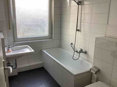 Wohnung zur Miete 700 € 4 Zimmer 88,4 m² frei ab sofort Lichtenbroicher Weg Lichtenbroich Düsseldorf 40472