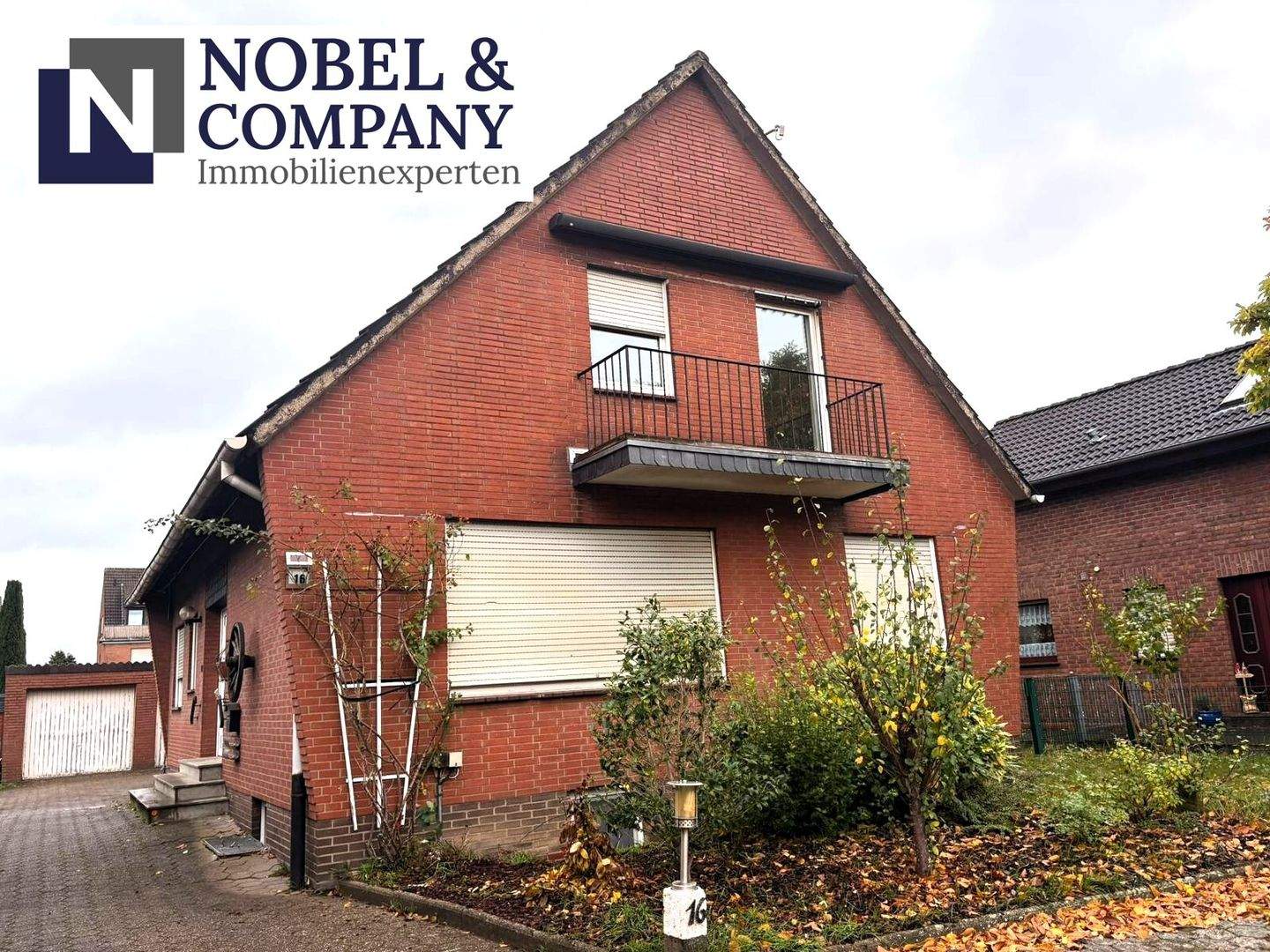 Wohnen mit Wohlfühlfaktor - Freistehendes Wohnhaus mit gr. Garten, Pool und viel Potential!