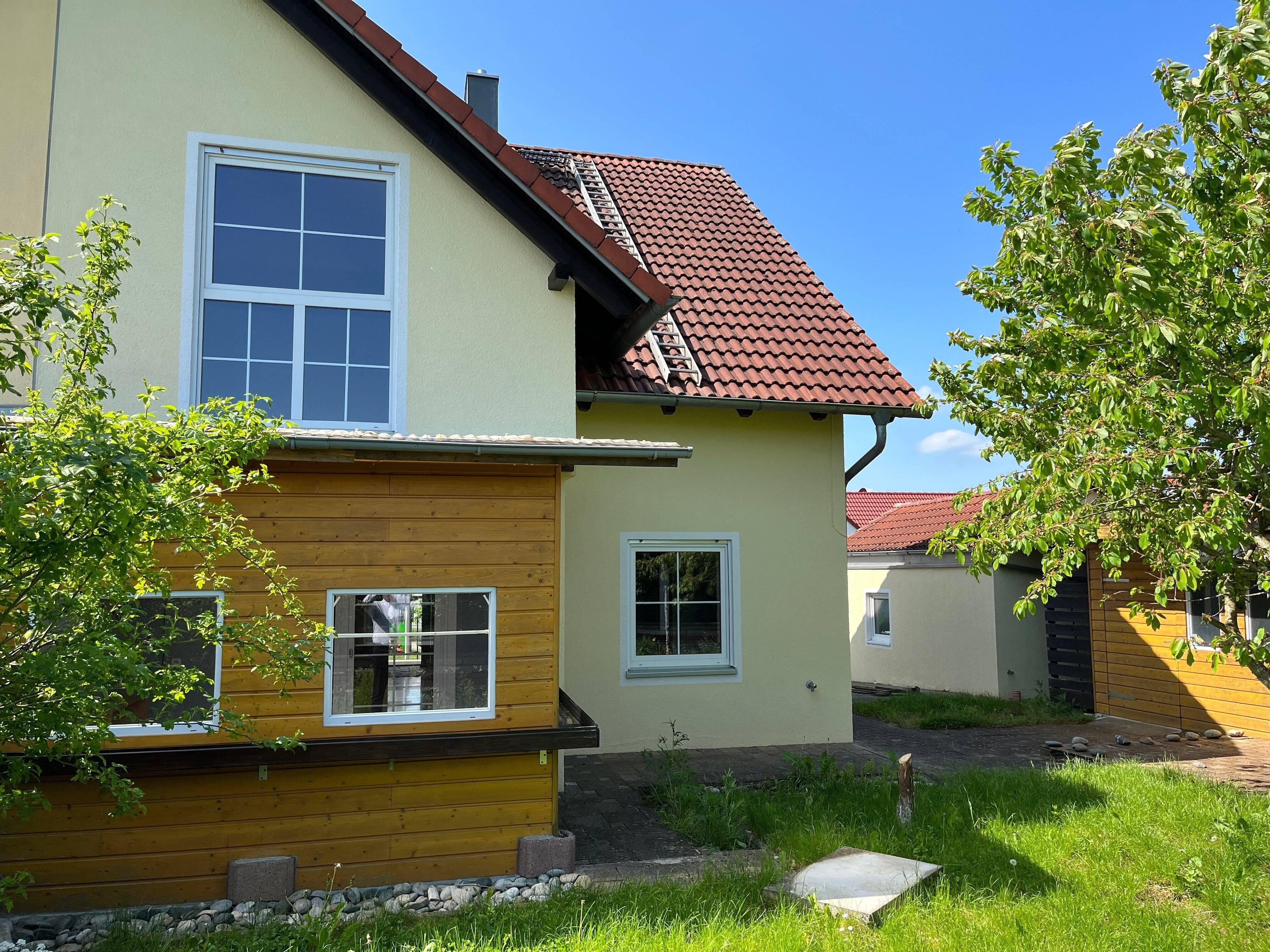 Immobilie in Solnhofen - Doppelhaushälfte mit Garage und Nebengebäude - Bild 1