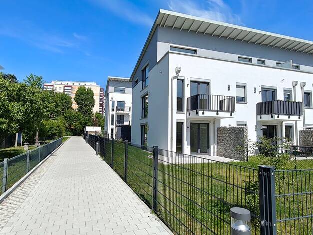 Wohnung zum Kauf - Neubau provisionsfrei als Kapitalanlage geeignet 655.900 € 2 Zimmer 68,4 m² Obere Bahnhofstr. 32a Germering 82110