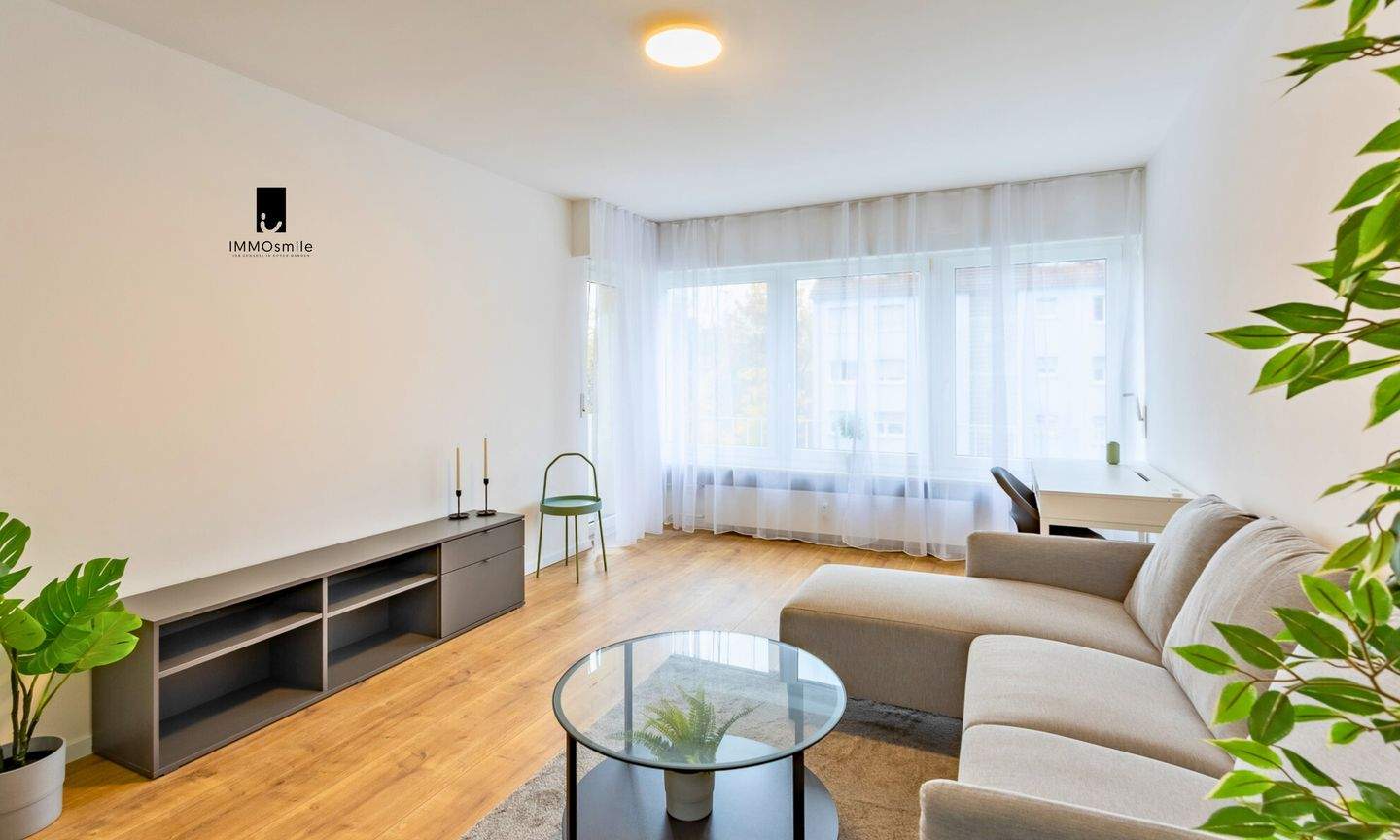 Möbliertes Wohnen: Sanierte 2-Zi.-Wohnung mit Loggia am Fernsehturm