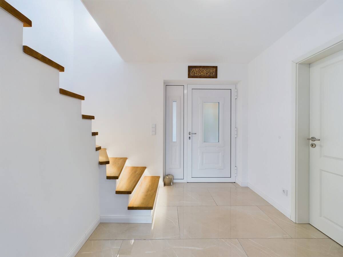 Immobilie in Gars am Inn - Gars am Inn: Modernes Einfamilienhaus in idyllischer Alleinlage - Großes Gartengestaltungspotential - Bild 2