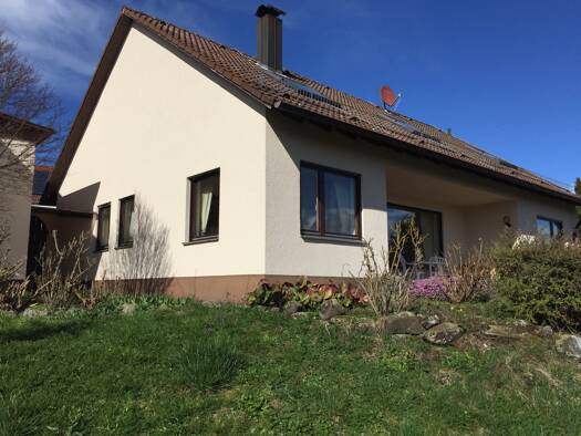 Haus zum Kauf 8 Zimmer 198 m² 994 m² Grundstück frei ab sofort Roth Hausen 97647