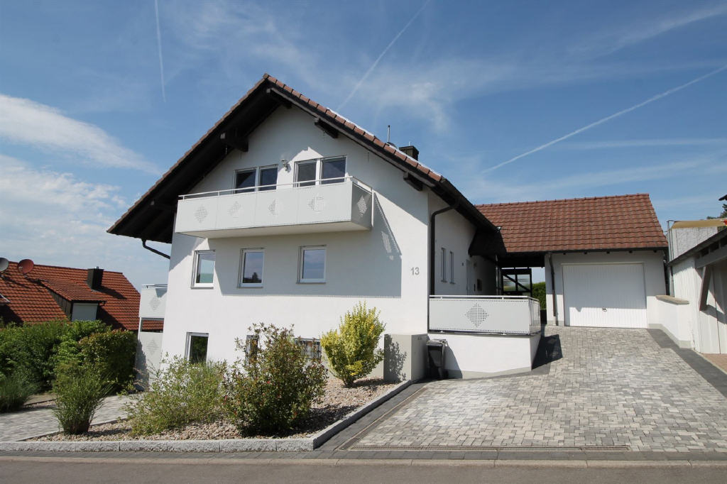 Einfamilienhaus zum Kauf 7 Zimmer 170,5 m²<br/>Wohnfläche 758 m²<br/>Grundstück Bamlach Bad Bellingen 79415