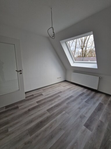 Wohnung zur Miete 803 € 4 Zimmer 107 m² 2. Geschoss frei ab sofort Werdumer Straße 108 Altengroden Wilhelmshaven 26386