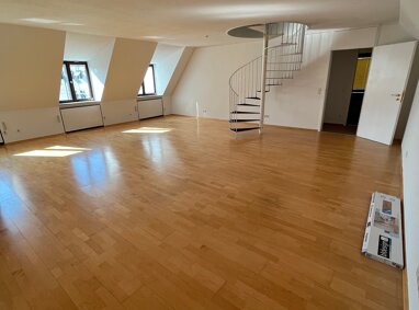 Maisonette zur Miete 1.225 € 3 Zimmer 111 m² 4. Geschoss Oberer Bergauer Platz 1 Altstadt / St. Lorenz Nürnberg 90402