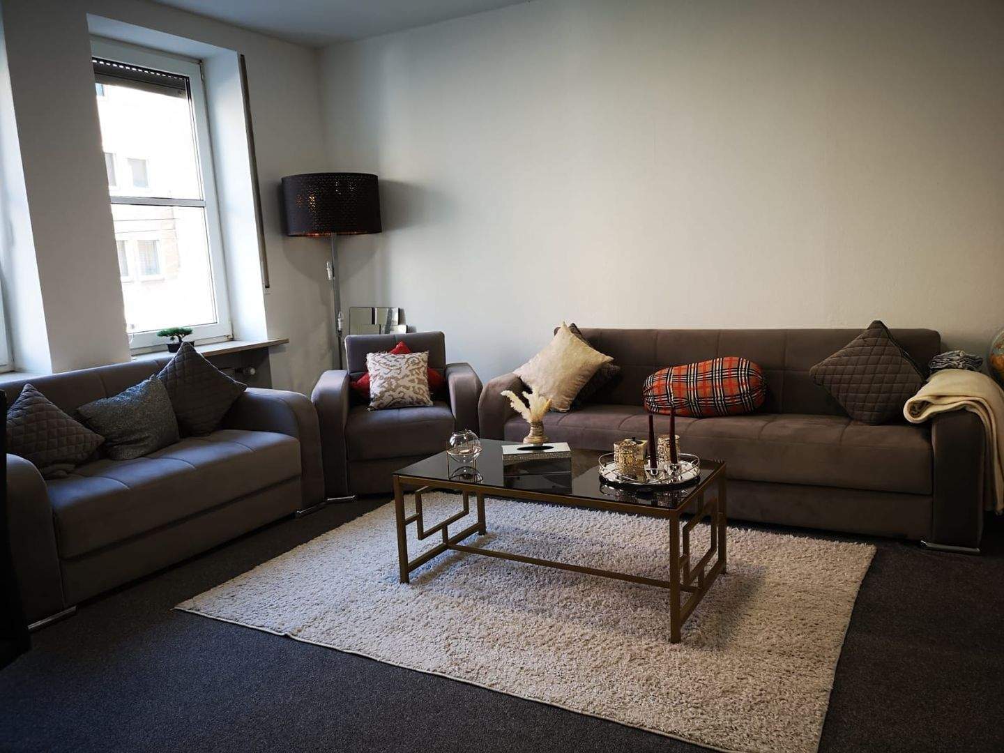 2-Zimmer-Wohnung, ultrazentral gelegen, Baujahr 1992, solide vermietet, Lift, EBK, Heizung erneuert