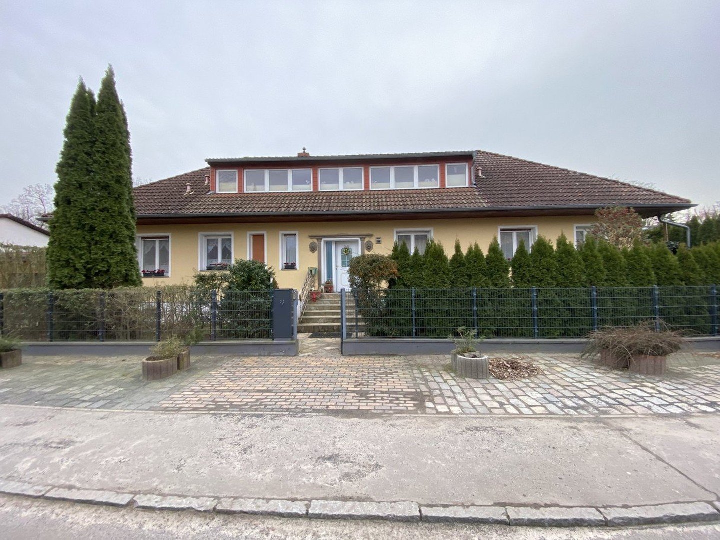 Einfamilienhaus zum Kauf Provisionsfrei 950.000 € 6 Zimmer 255 m² 677 m² Grundstück Wilhelmstadt Berlin 13593