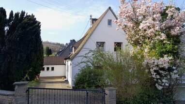 Mehrfamilienhaus zum Kauf Provisionsfrei 358.000 € 7 Zimmer 202,7 m² 932 m² Grundstück Krombach Kreuztal 57223
