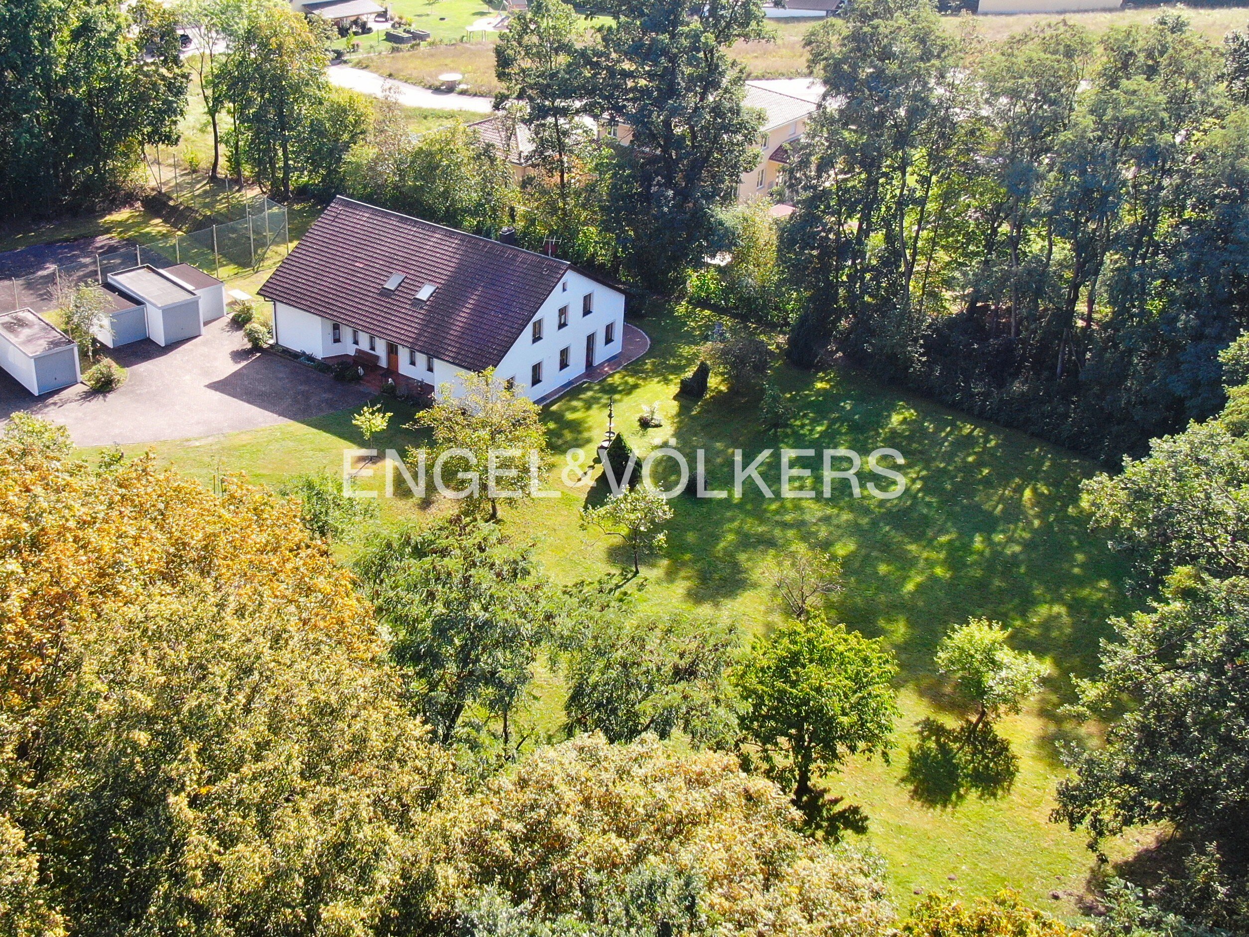 Einfamilienhaus zum Kauf 990.000 € 8 Zimmer 258 m²<br/>Wohnfläche 8.763 m²<br/>Grundstück Bodenwöhr Bodenwöhr 92439