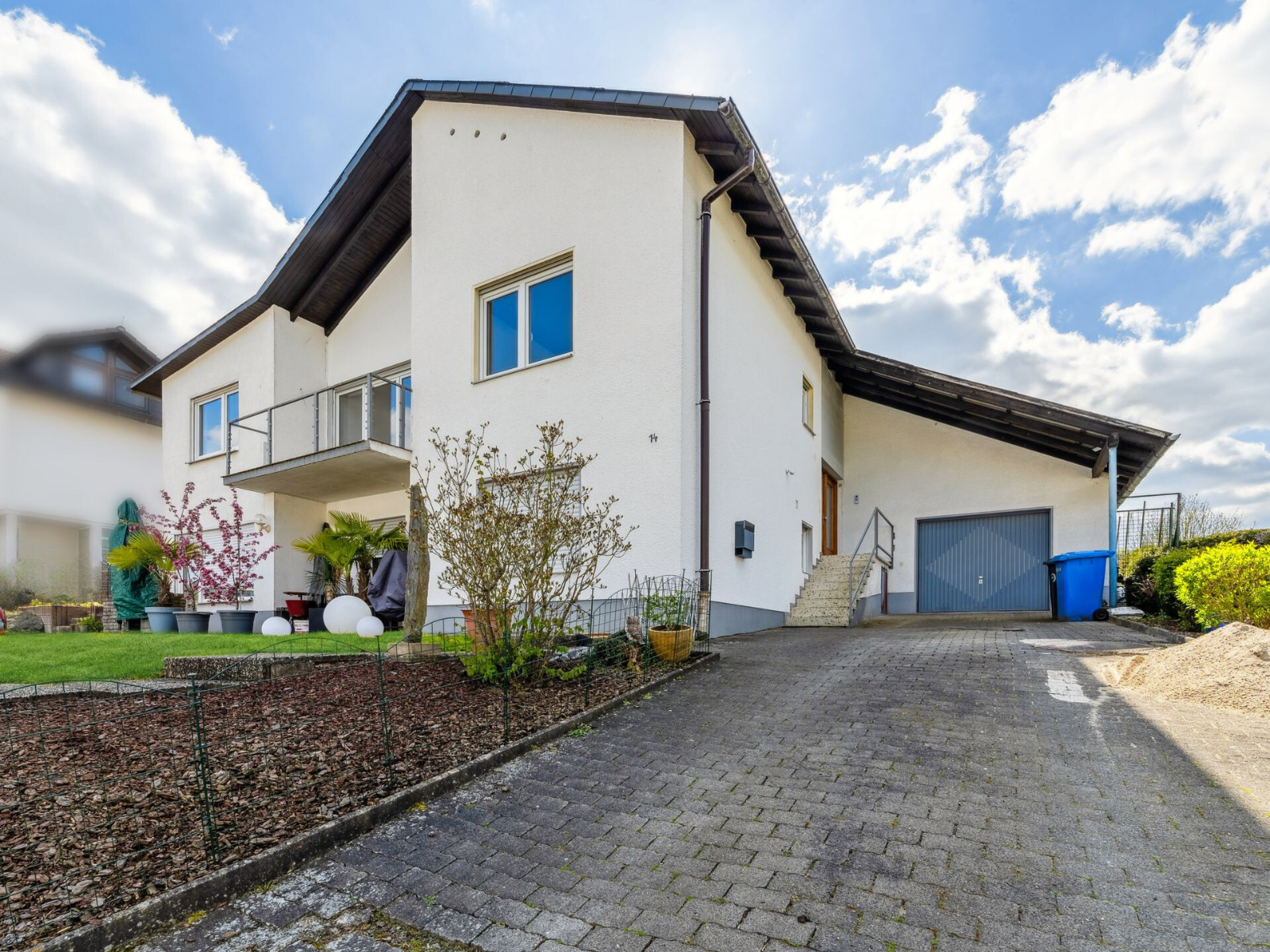 Mehrfamilienhaus zum Kauf 315.000 € 8 Zimmer 200 m²<br/>Wohnfläche 785 m²<br/>Grundstück Niedershausen Löhnberg 35792