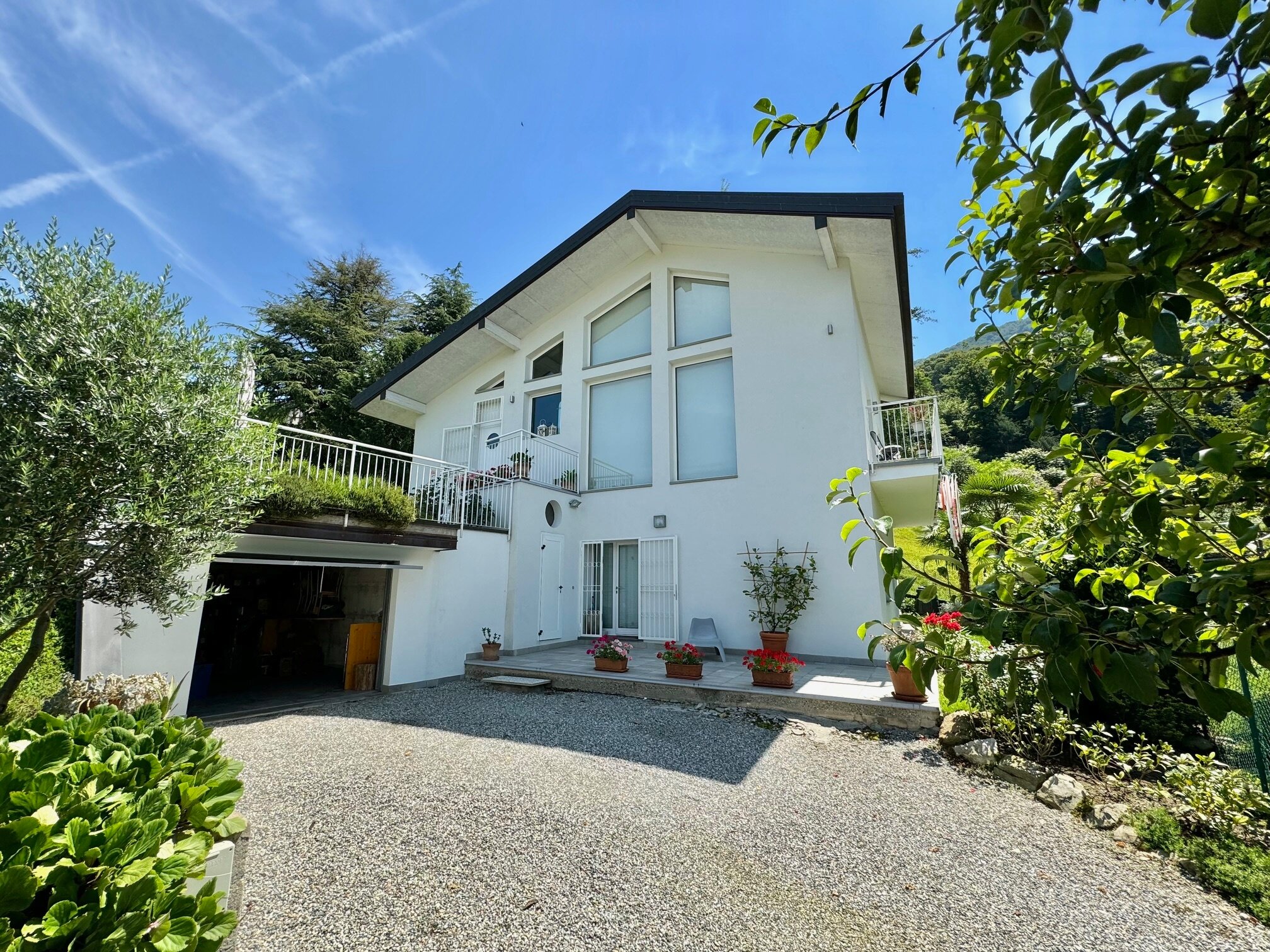 Villa zum Kauf 575.000 € 5 Zimmer 200 m²<br/>Wohnfläche 750 m²<br/>Grundstück Porto Valtravaglia