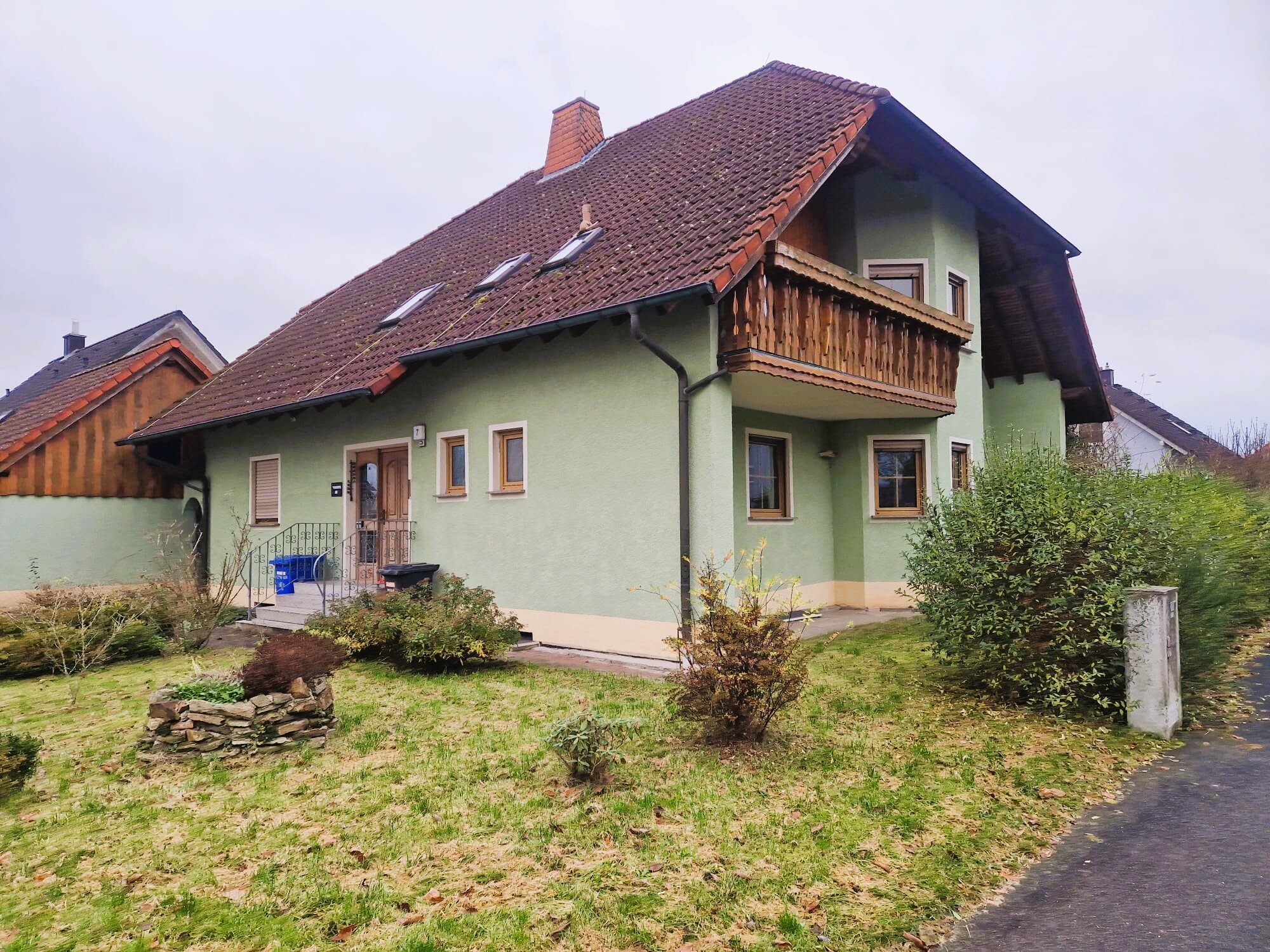 Mehrfamilienhaus zum Kauf provisionsfrei 339.000 € 8 Zimmer 196,7 m²<br/>Wohnfläche 809 m²<br/>Grundstück Hegnabrunn Neuenmarkt 95339