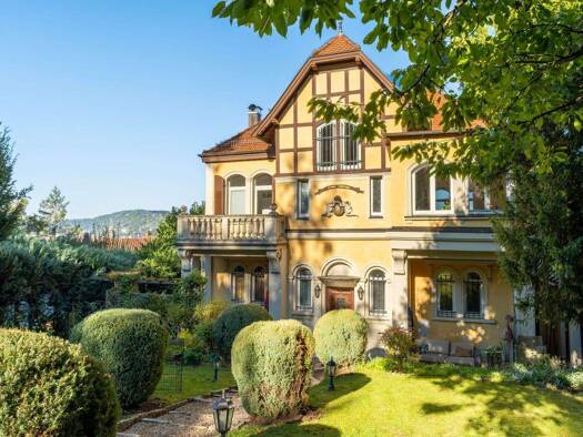 Haus zur Miete 5.800 € 6,5 Zimmer 203 m² 862 m² Grundstück frei ab sofort Süd Stuttgart 70180